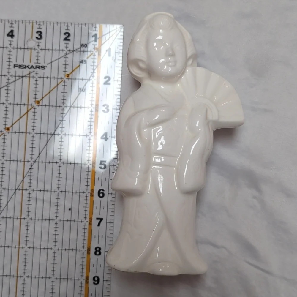 White Geisha with Fan Ceramic Benihana Figurine Vase 8